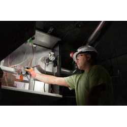 Latarka czołowa ładowana przez USB 600 lumenów L4HL2301 MILWAUKEE