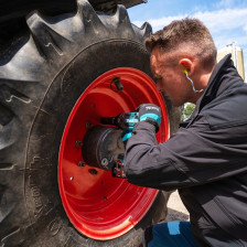 Akumulatorowy klucz udarowy TW001GZ 40V XGT Makita