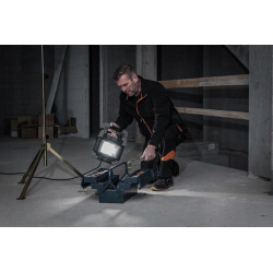 Przenośny naświetlacz LED Bluetooth TORAN 3000 MB z aplikacją do sterowania światłem IP55 3000lm 30W